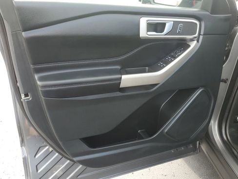 Used 2023 Ford Explorer XLT w/ Equipment Group 202A image 6