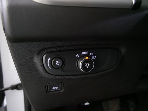 Used 2023 GMC Terrain SLE w/ Driver Convenience Package image 15