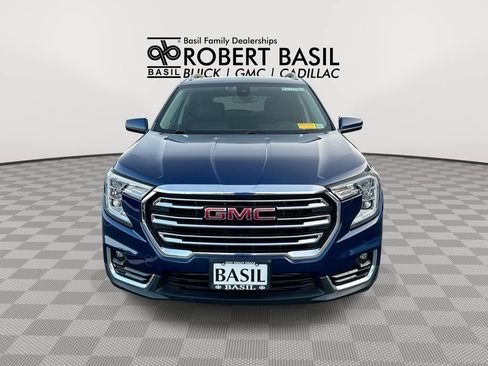 Used 2022 GMC Terrain SLT w/ Infotainment Package II AWD/4WD image 3