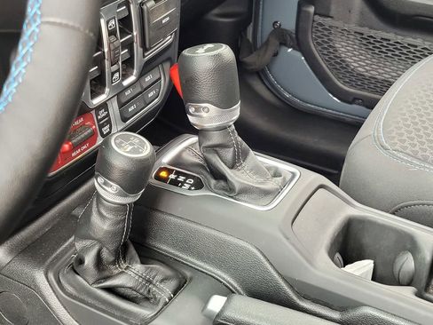 Used 2025 Jeep Wrangler Unlimited Rubicon 4xe w/ Convenience Group AWD/4WD image 19