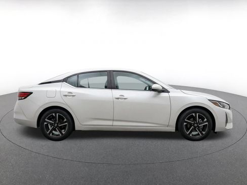 Used 2025 Nissan Sentra SV FWD image 8