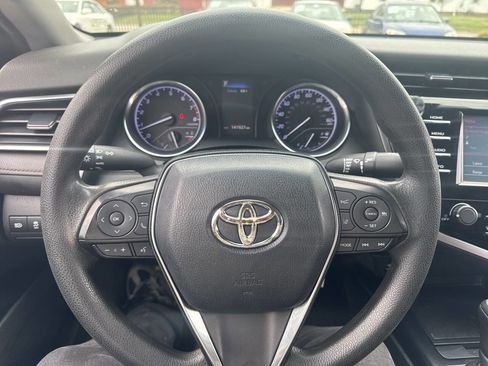 Used 2018 Toyota Camry LE image 10