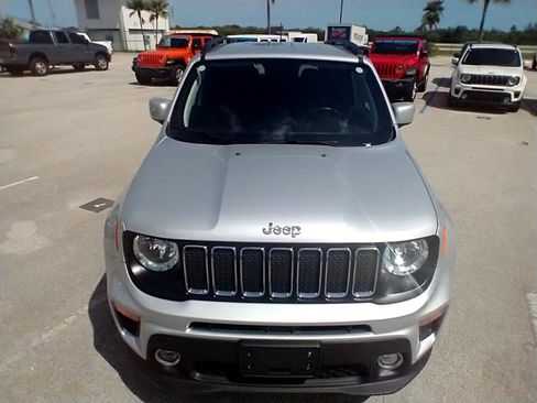Used 2020 Jeep Renegade Latitude w/ Cold Weather Group image 8