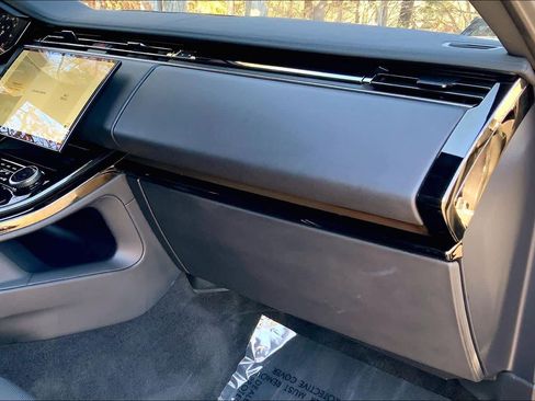 Used 2023 Land Rover Range Rover Sport SE image 17