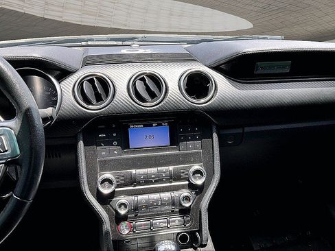 Used 2019 Ford Mustang Coupe RWD image 5