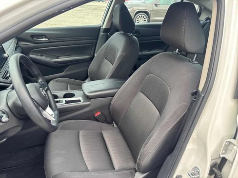 Used 2025 Nissan Altima 2.5 SV FWD image 10