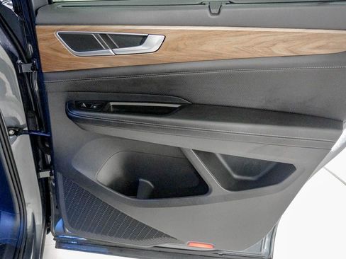 Used 2025 Volkswagen Atlas SE AWD/4WD image 32