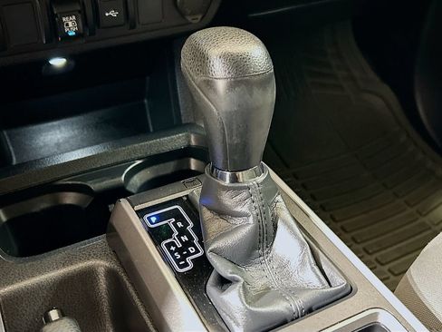Used 2022 Toyota Tacoma SR5 AWD/4WD image 14