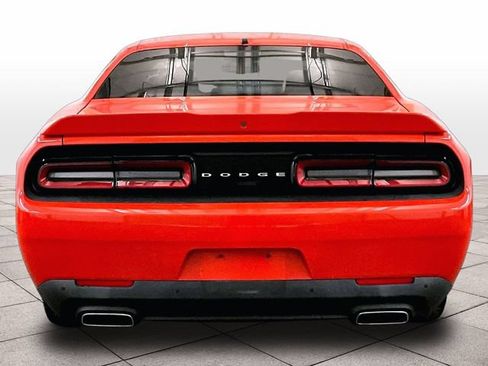 Used 2016 Dodge Challenger SXT RWD image 4