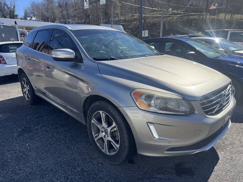 Used 2015 Volvo XC60 T6 w/ Proximity Package AWD/4WD image 6