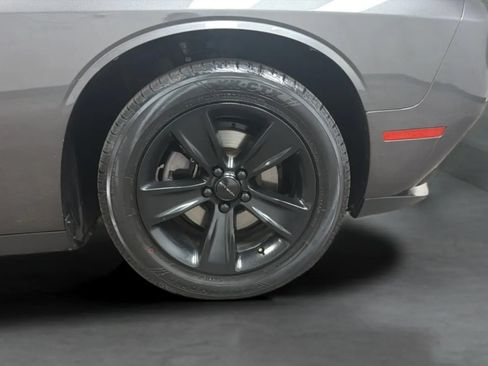 Used 2016 Dodge Challenger SXT RWD image 23