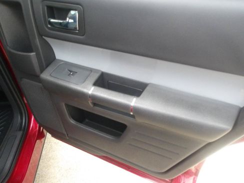 Used 2013 Ford Flex Limited w/ Titanium Appearance Pkg FWD image 7