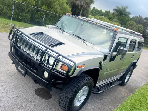 Used 2003 HUMMER H2 w/ Preferred Equipment Group image 3