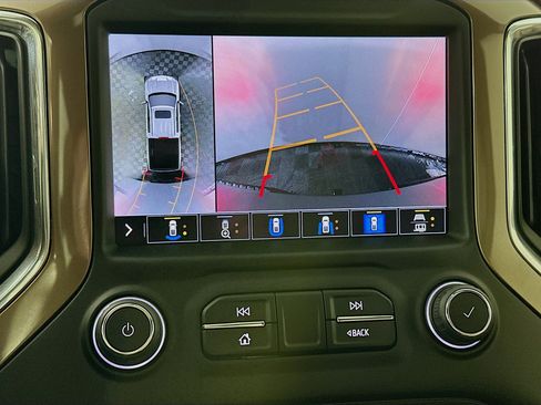 Used 2022 Chevrolet Silverado 1500 High Country w/ Technology Package image 14