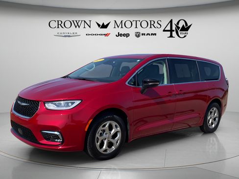 Used 2024 Chrysler Pacifica Limited FWD image 1