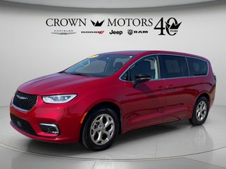 Used 2024 Chrysler Pacifica Limited FWD video 1