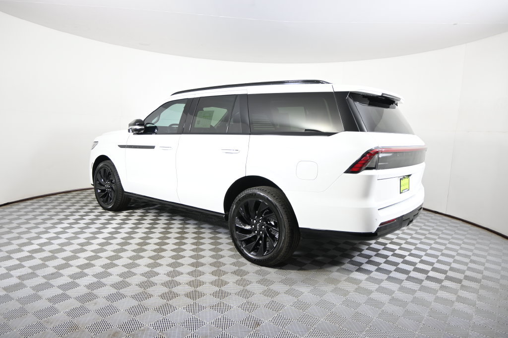 Used 2026 Lincoln Navigator Reserve w/ Jet Appearance Package AWD/4WD image 4