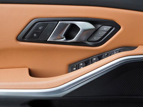 Certified 2025 BMW 330i Sedan RWD image 15
