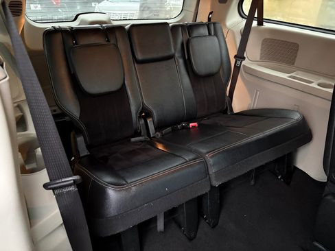 Used 2017 Dodge Grand Caravan SXT image 23