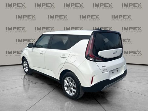 Used 2024 Kia Soul LX w/ Option Group 015 image 3