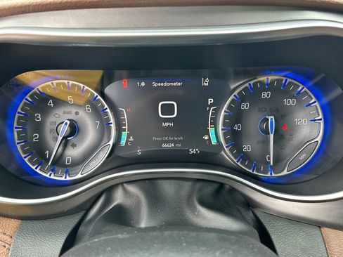 Used 2019 Chrysler Pacifica Limited w/ Tire & Wheel Group image 25