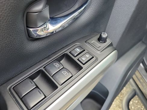 Used 2024 Nissan Titan SV w/ SV Convenience Package image 21