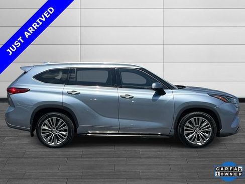 Used 2021 Toyota Highlander Platinum AWD/4WD image 2
