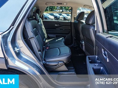 Used 2025 Nissan Pathfinder SL w/ Black Appearance Package FWD image 23