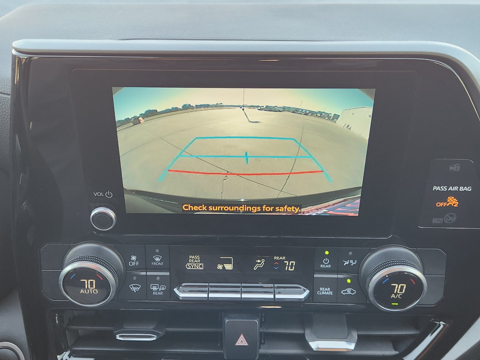 Used 2024 Toyota Highlander LE FWD image 21