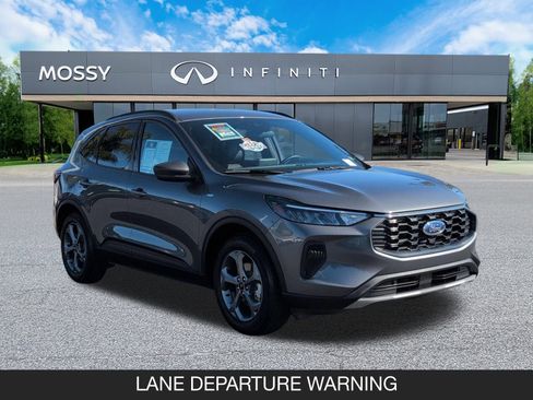 Used 2025 Ford Escape ST-Line image 2