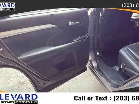 Used 2014 Toyota Highlander XLE AWD/4WD image 31
