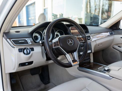 Used 2014 Mercedes-Benz E 350 4MATIC Sedan image 17