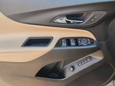 Used 2023 Chevrolet Equinox Premier image 14