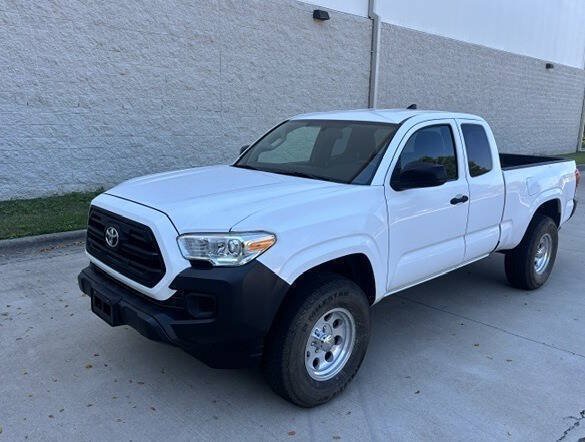 Used 2016 Toyota Tacoma SR RWD image 2