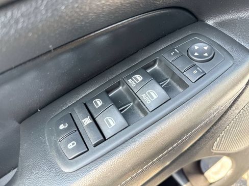 Used 2012 Jeep Grand Cherokee Laredo w/ Laredo E Group AWD/4WD image 13