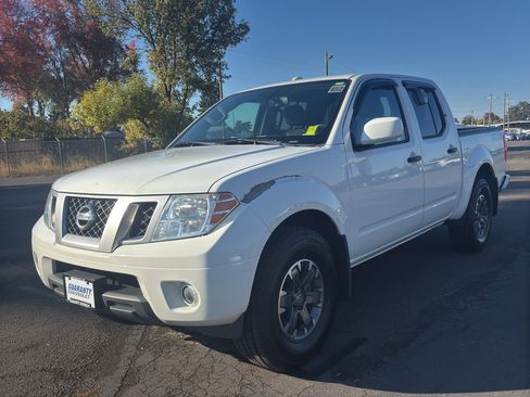 Used 2018 Nissan Frontier PRO-4X image 4