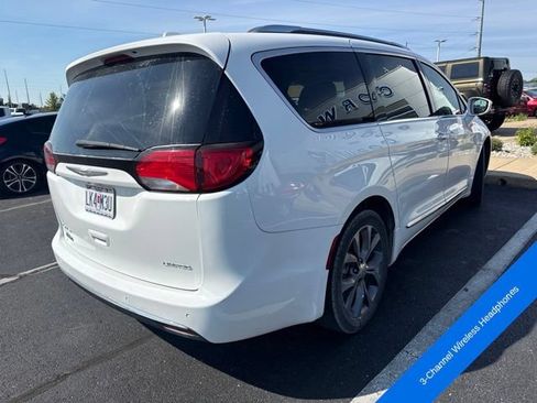 Used 2017 Chrysler Pacifica Limited FWD image 8