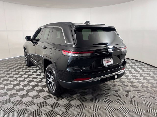 Used 2025 Jeep Grand Cherokee Limited AWD/4WD image 5