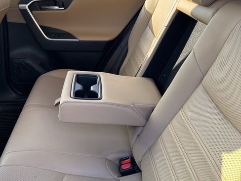 Used 2019 Toyota RAV4 Limited image 13