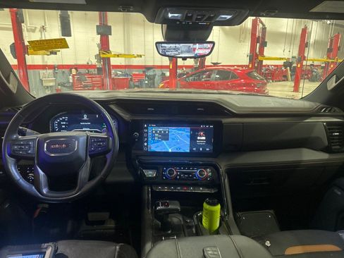 Used 2023 GMC Sierra 1500 AT4 w/ AT4 Premium Package AWD/4WD image 10