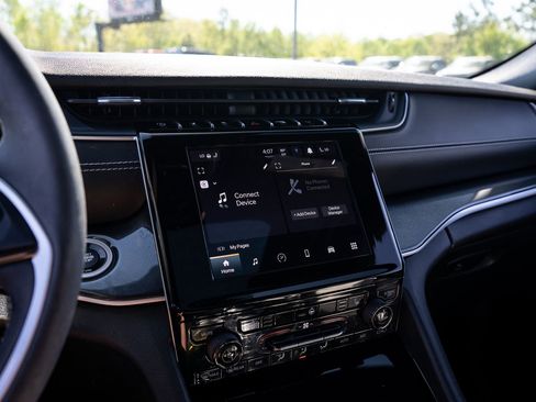 Used 2023 Jeep Grand Cherokee L Laredo image 25