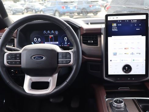 Used 2024 Ford Expedition Limited image 16