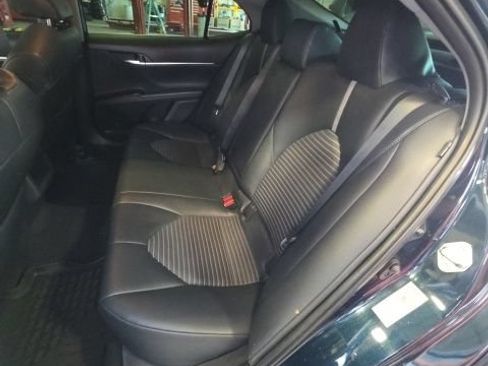 Used 2019 Toyota Camry SE FWD image 14