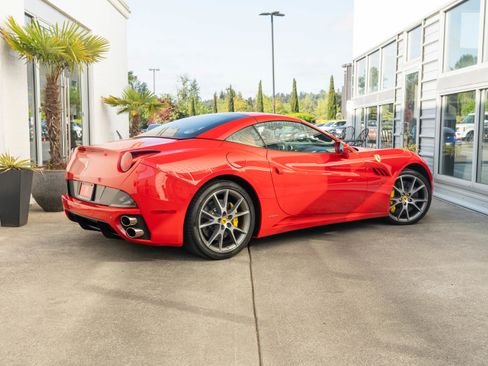 Used 2010 Ferrari California RWD image 8