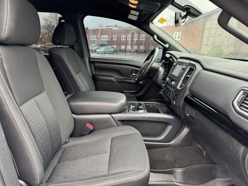 Used 2018 Nissan Titan SV w/ SV Convenience Package image 38