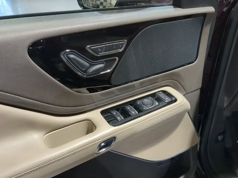 Used 2023 Lincoln Aviator AWD w/ Premium Package image 15