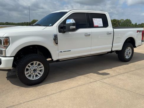 Used 2022 Ford F250 Platinum w/ FX4 Off-Road Package AWD/4WD image 4