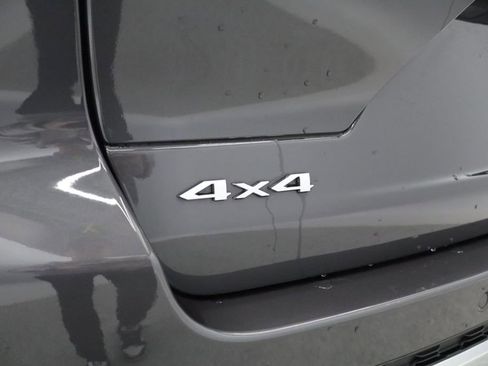 Used 2023 Jeep Grand Cherokee Laredo AWD/4WD image 19