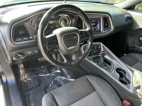 Used 2018 Dodge Challenger SXT image 2