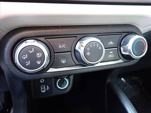 Used 2022 Nissan Versa SV image 19